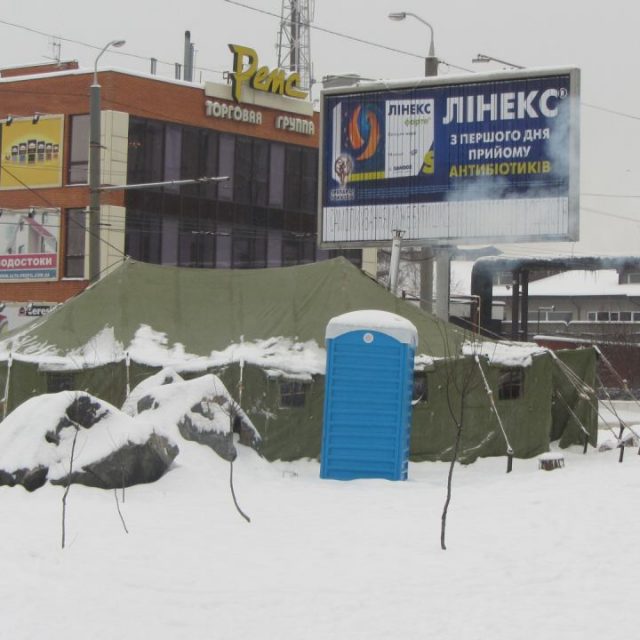 палатка на перекрестке Янтарной-Калиновой
