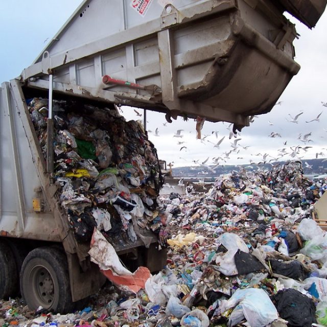 В горсовете Днепра потратят 4 миллиона на мусор. Новости Днепра