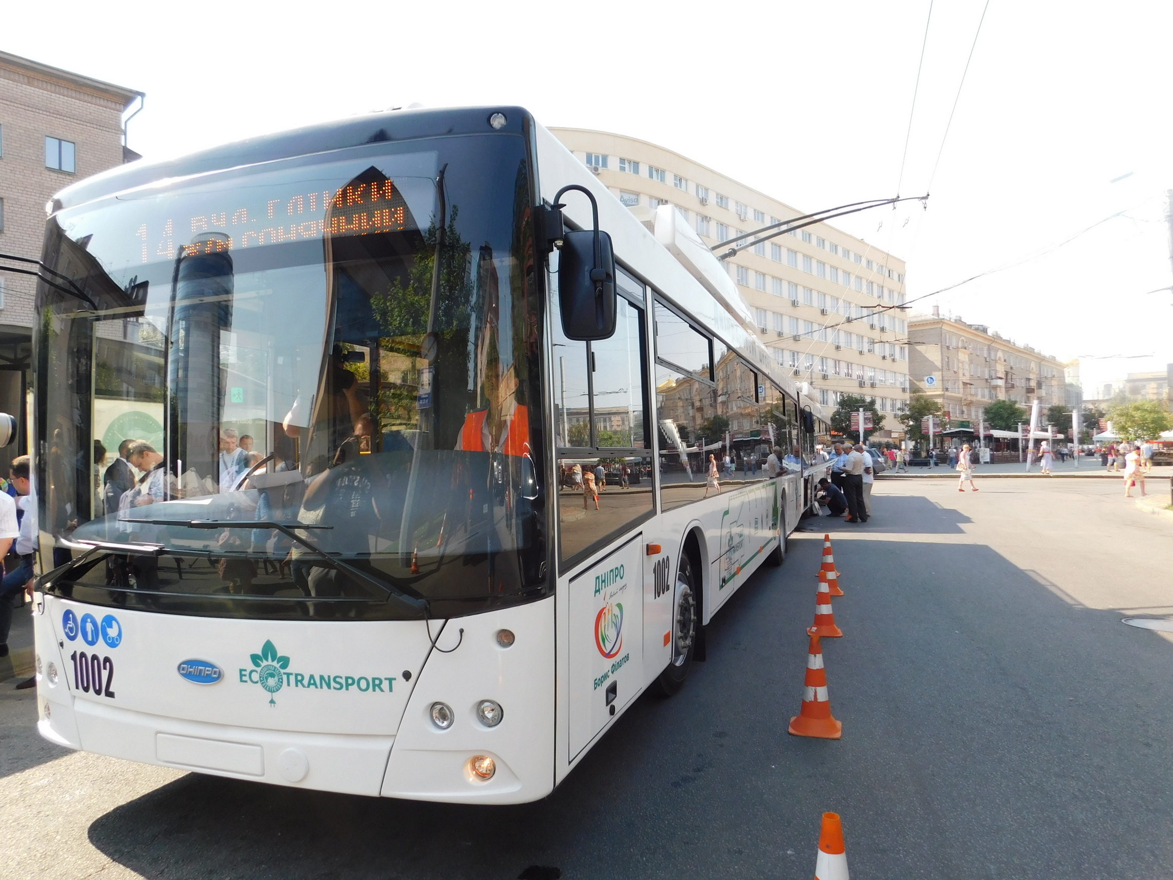 Днепряне жалуются на новый троллейбус: видео. Новости Днепра