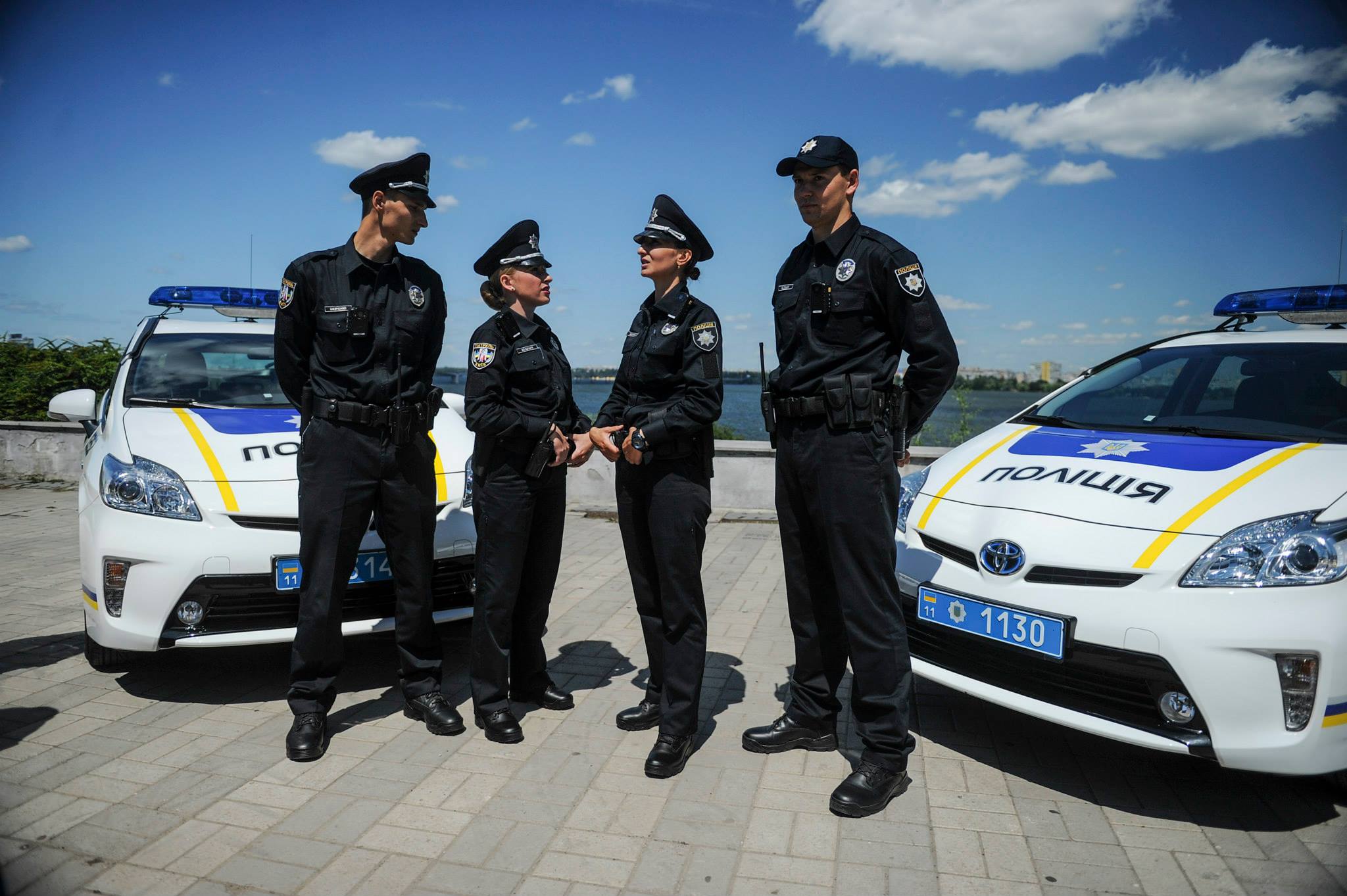 Видео а 4 полицейский. Национальная полиция Украины. Новая полиция Украины. Патрульная полиция. Форма полиции Украины.
