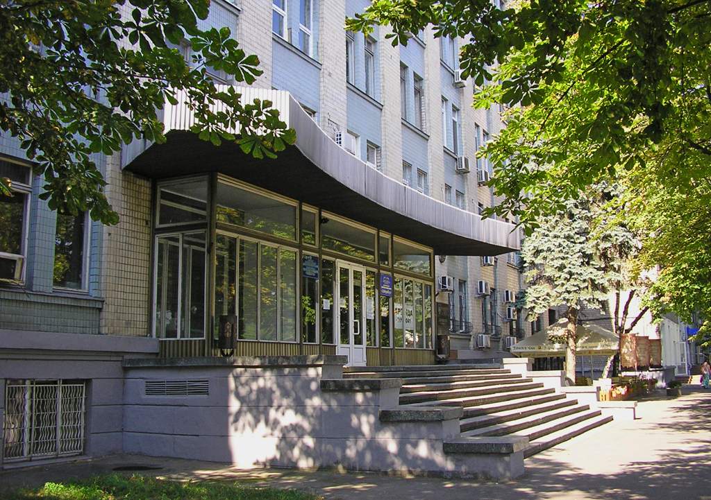 Как Заслуженный строитель Украины отжал здание. Новости Днепра