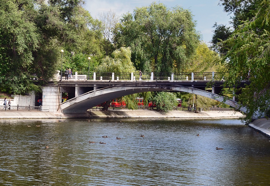 В парке Глобы отремонтируют пешеходный мост. Новости Днепра