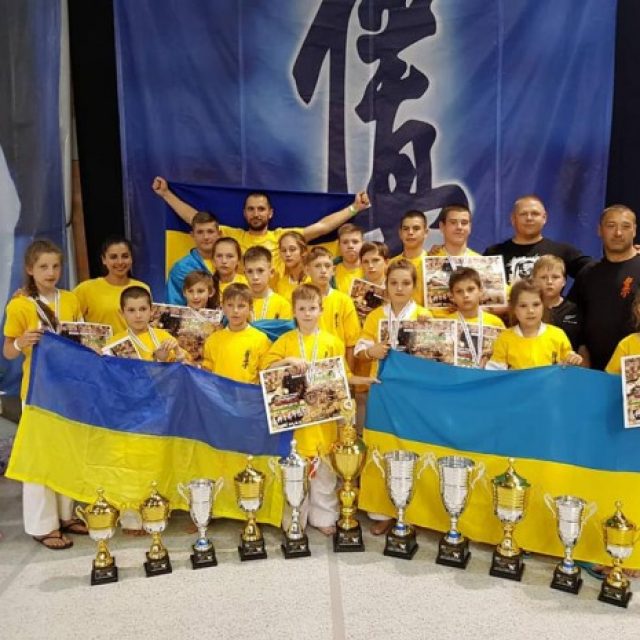 Юные каратисты из Днепра привезли 11 медалей. Новости Днепра