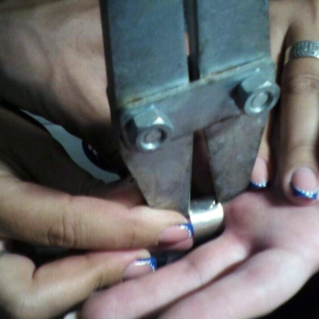 В Днепре кольцо с пальца женщины сняли спасатели. Новости Днепра