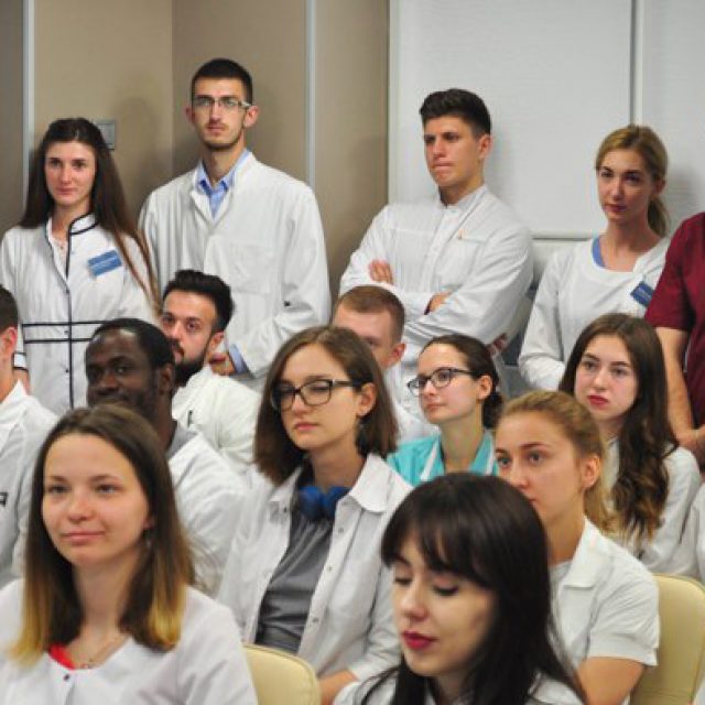 В больнице Мечникова учатся молодые хирурги. Новости Днепра