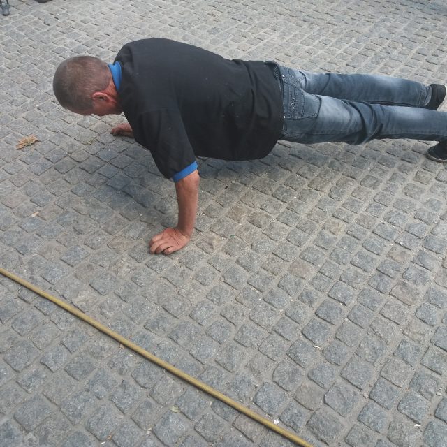 Не убиваемая брусчатка появилась на Европейской площади. Новости Днепра