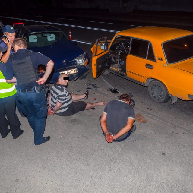 В Днепре убегавший от полиции автомобиль устроил ДТП.Новости Днепра