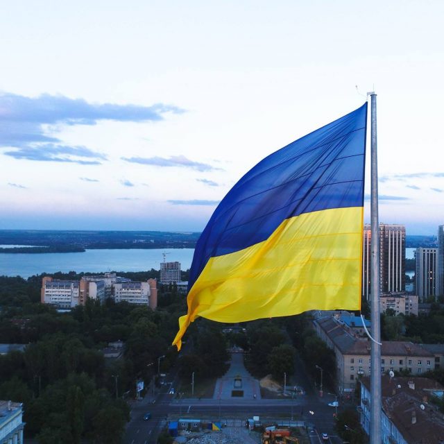 В Днепре подняли наивысший в Украине флаг. Новости Днепра