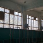 В одной из школ Днепра ученики рискуют жизнью на занятиях: фото