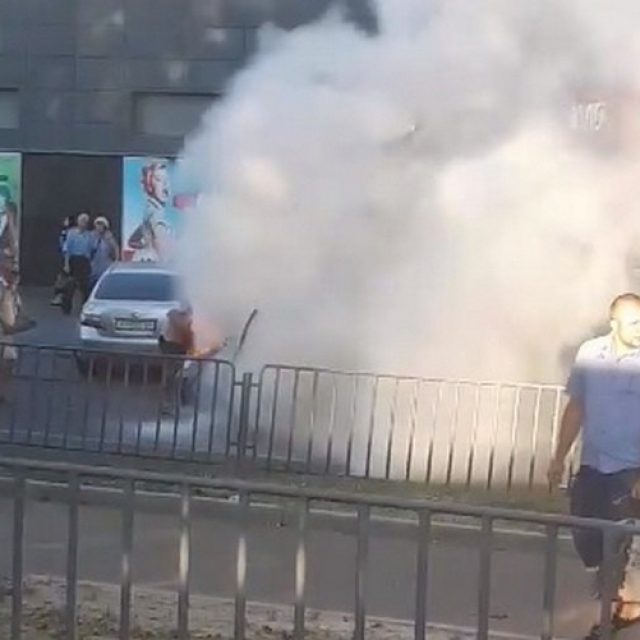 В Днепре посреди улицы загорелся автомобиль. Новости Днепра