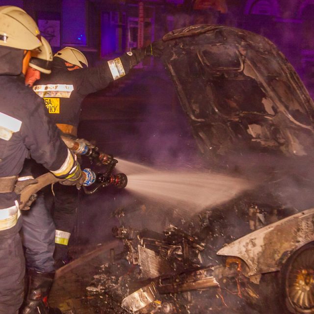 Ночью в Днепре сгорели два автомобиля.Новости Днепра