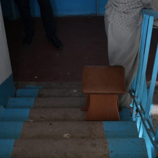 В Днепре мужчина повесился на перилах лестницы в подъезде.Новости Днепра 