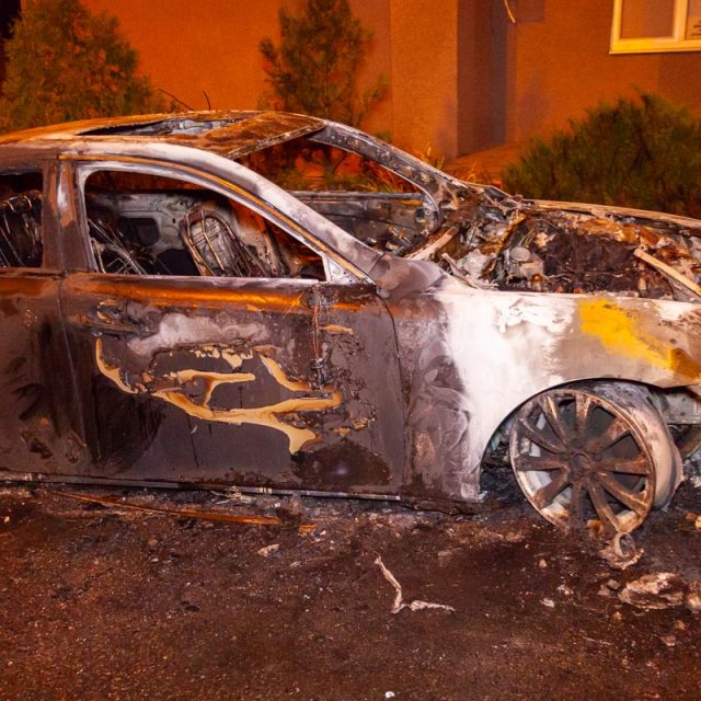 В Днепре ночью дотла сгорел автомобиль Lexus. Новости Днепра 