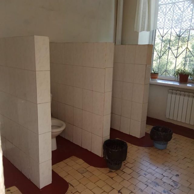 Родители рассказали о школьных туалетах. Новости Днепра