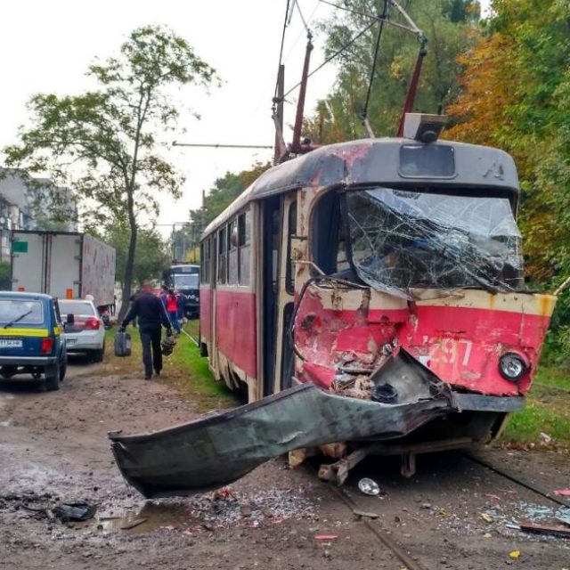 В Днепре необычное ДТП: трамвай протаранил фуру. Новости Днепра 