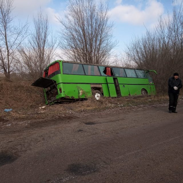 Автобус из Одессы вместо Днепра доехал в кювет. Новости Днепра