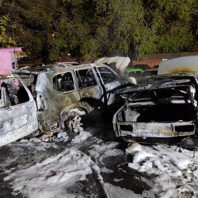 В Днепре снова сгорели дотла два автомобиля. Новости Днепра