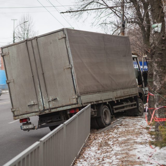 В Днепре у двух грузовиков отказали тормоза. Новости Днепра
