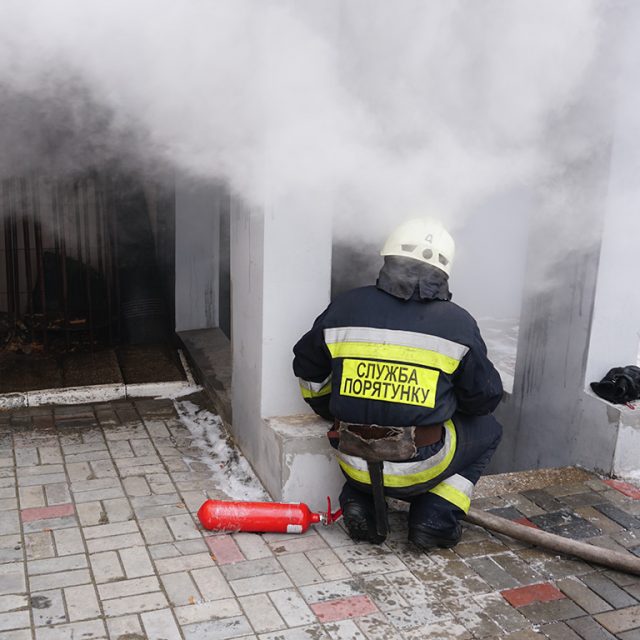 В Днепре сауну тушили четыре пожарных расчета. Новости Днепра