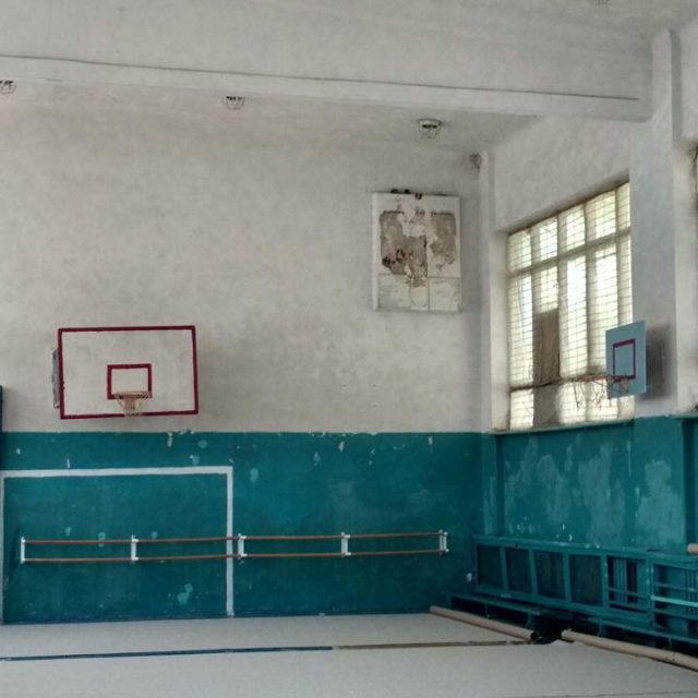 Днепряне просят отремонтировать спортзал в школе. Новости Днепра