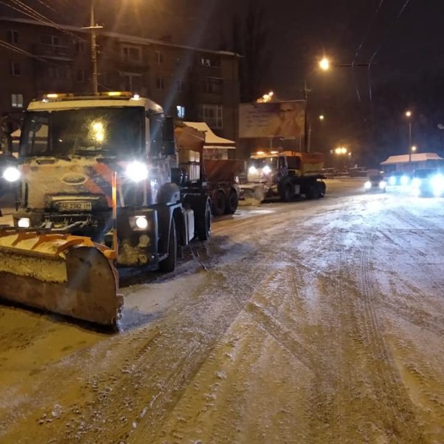 В Днепре снегопады нарушили движение транспорта. Новости Днепра