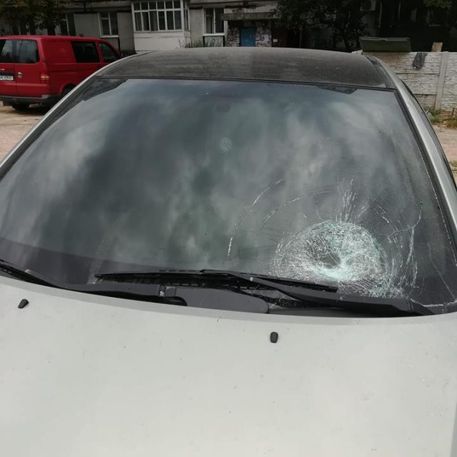 В Днепре снова начали бить стекла автомобилей. Новости Днепра