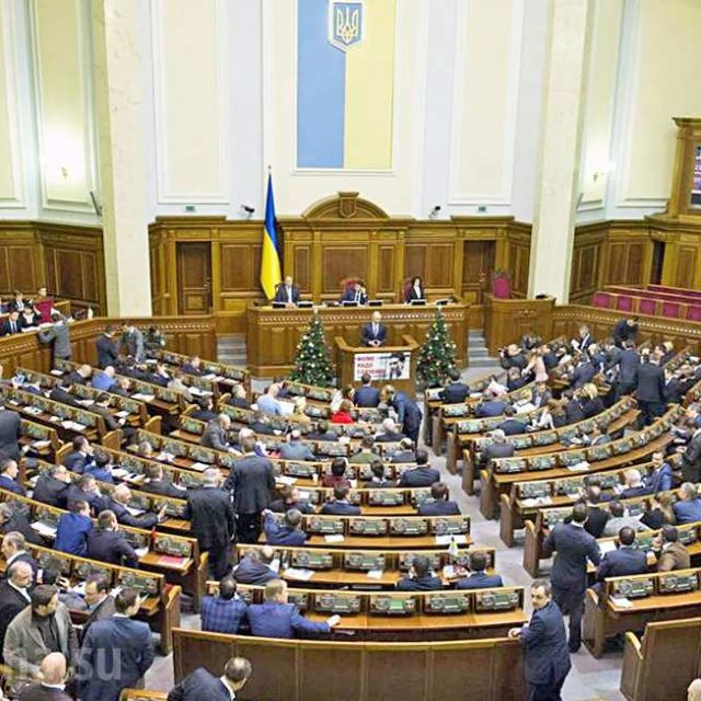 Коронавирус в Украине: депутаты прогуливают онлайн-заседания