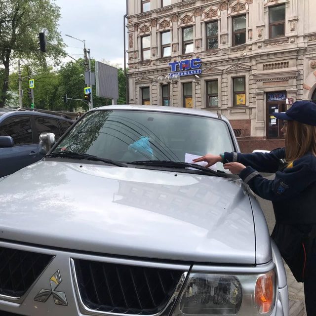 Днепровские автохамы заполонили тротуары города. Новости Днепра
