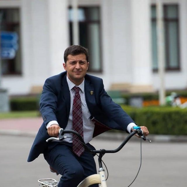 Владимир Зеленский на велосипеде. Новости Днепра