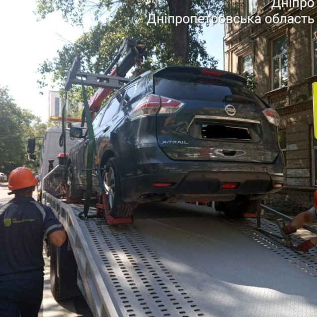 В Днепре эвакуировали транспорт автохамов (фото). Новости Днепра