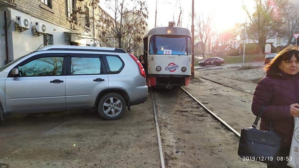 В Днепре «автобараны» ездят блокируют трамваи. Новости Днепра