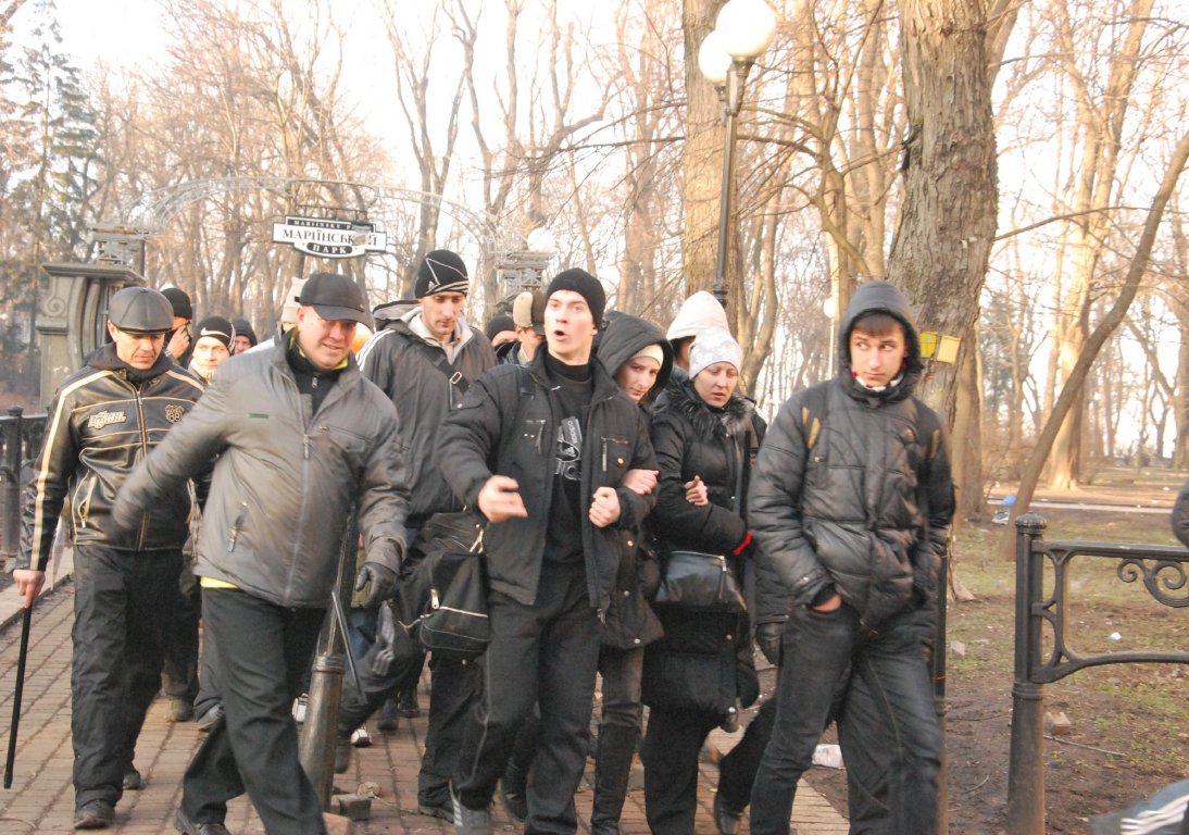Титушкам на Майдане раздавали автоматы. Новости Днепра