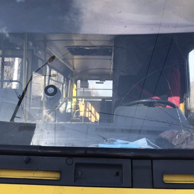 Пассажиры разбили лобовое стекло в маршрутке. Новости Днепра