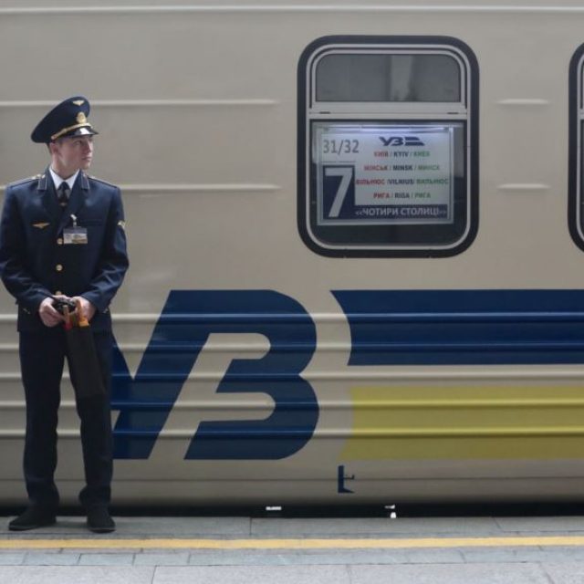 Коронавирус в Украине. Запускают бесплатные поезда для спасателей