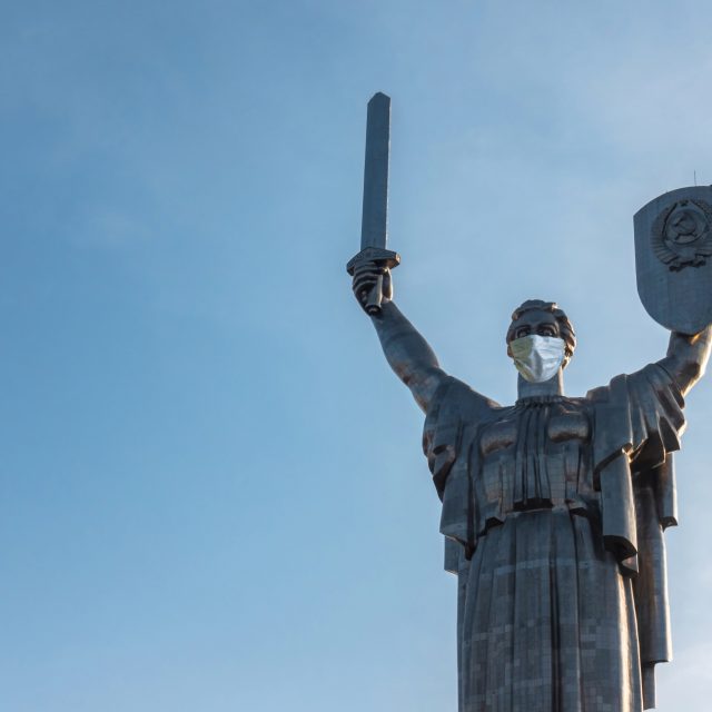 Коронавирус в Украине. Правозащитники: карантин незаконен