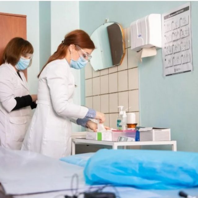 Коронавирус в Днепре | Врачей из Мечникова заперли в больнице