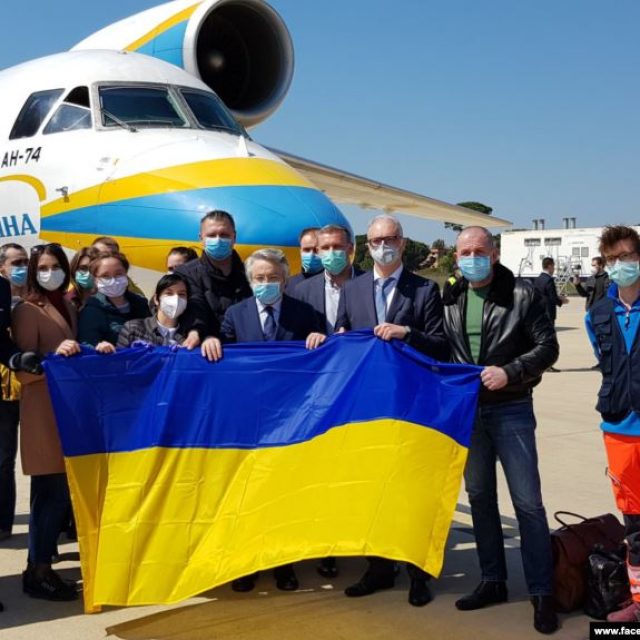 Коронавирус в Украине | Наши медики останутся в Италии