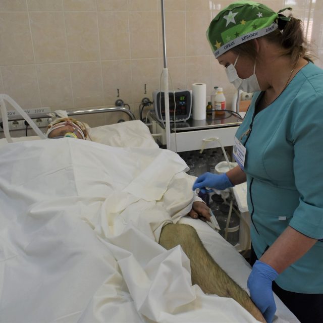 Коронавирус в Днепре: медсестры остаются спать на работе