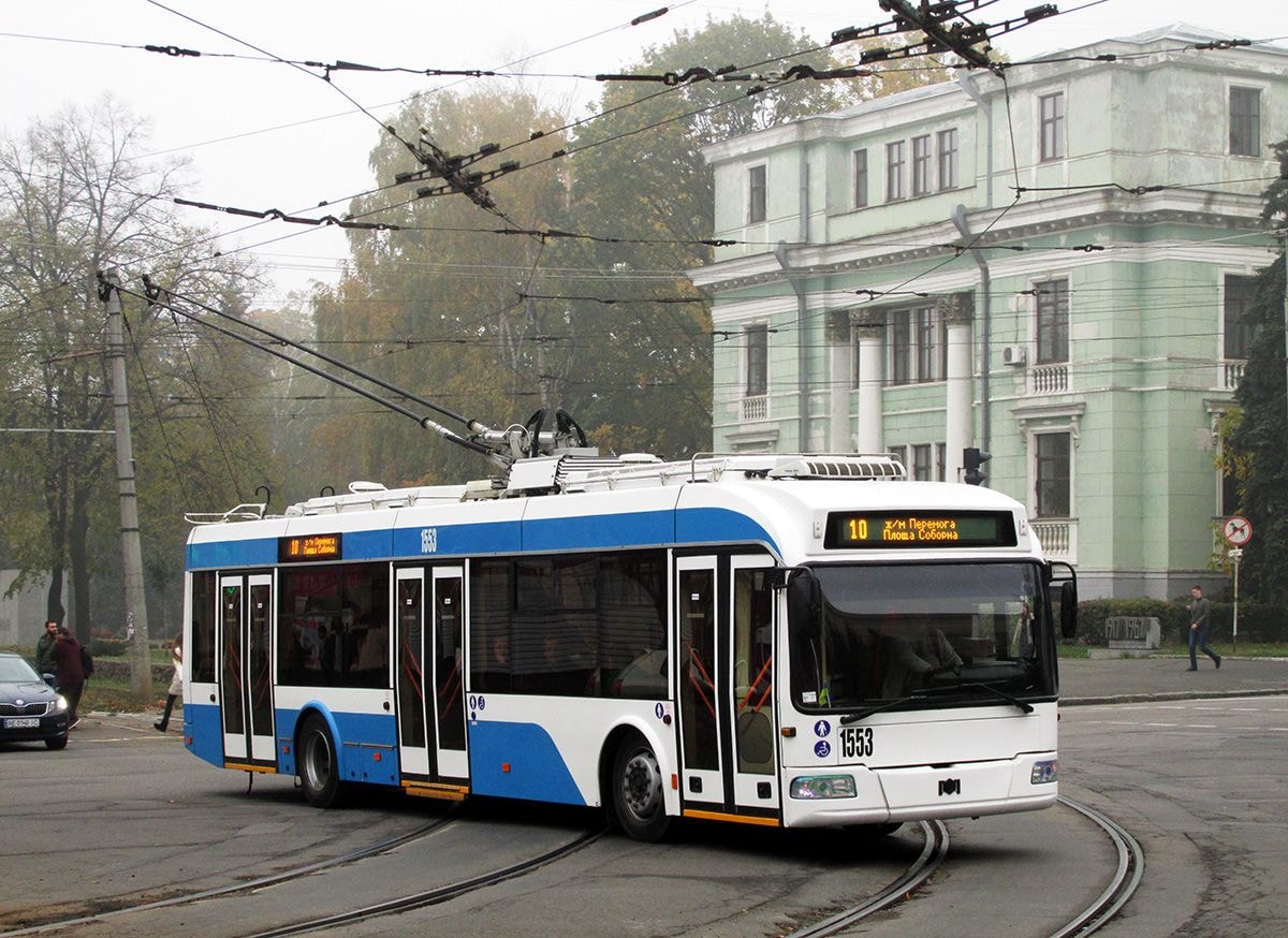 Больше половины днепровских автобусов остались без водителей