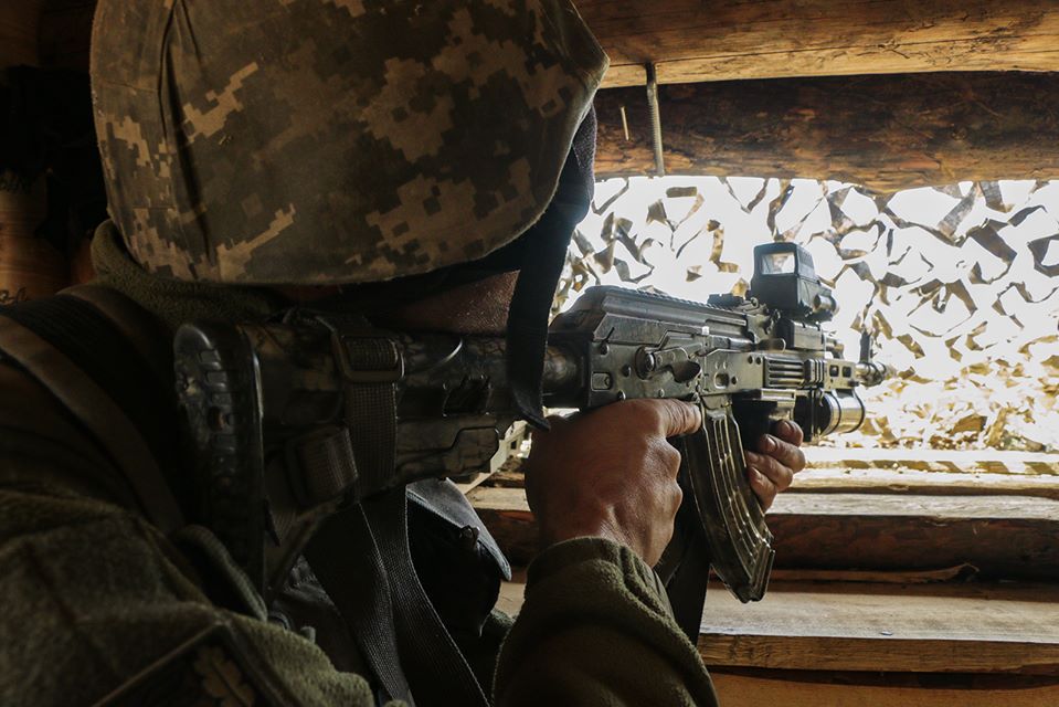 В зоне ООС враг снова обстрелял позиции украинских воинов