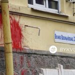 Нацкорпус в Киеве атаковал офис Виктора Медведчука