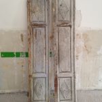 В Днепре демонтировали старинные двери в аварийных зданиях