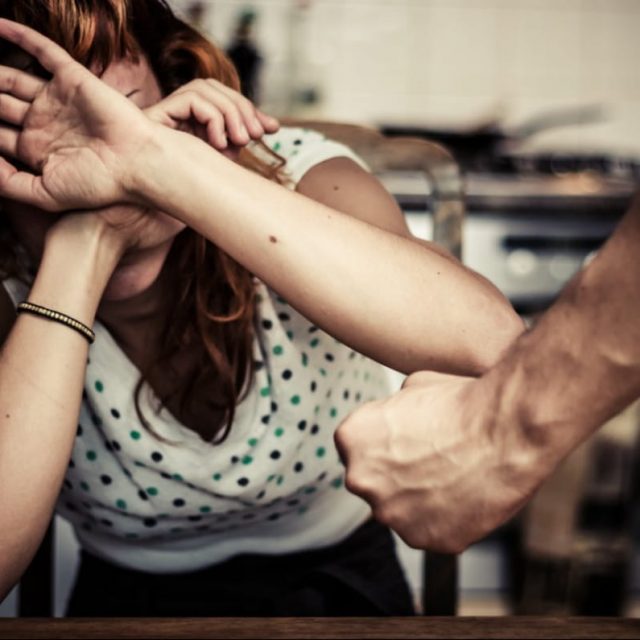 В Украине размеры штрафов за домашнее насилие увеличат в сто раз