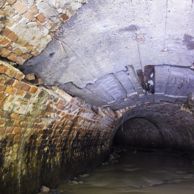 Что скрывается под землей в центре Днепра: архивное фото