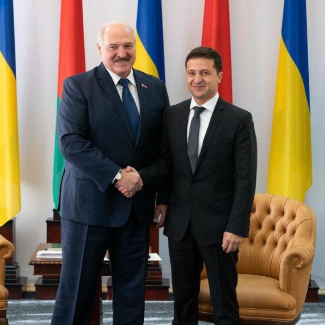 Зеленский посоветовал Лукашенко провести повторные выборы