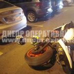 В центре мотоциклист врезался в автомобиль | Новости Днепра
