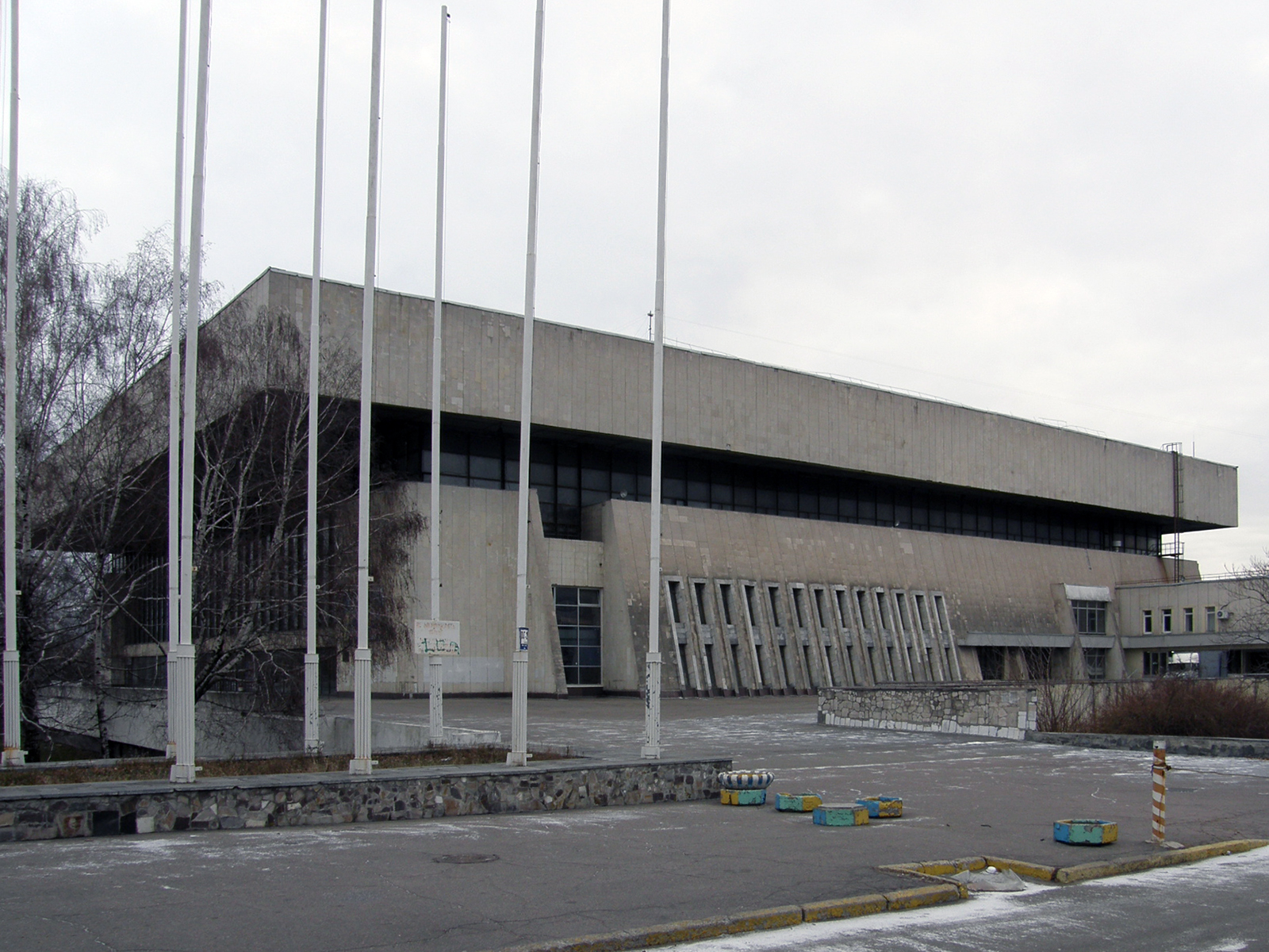 Спортивный дворец арбекова. Ледовый дворец метеор мурманск. Метеор здание. Днепр дворец спорта "метеор". Днепр дворец спорта "метеор".