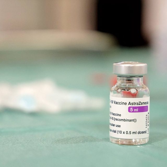 Евросоюз возобновляют вакцинацию от COVID-19 AstraZeneca