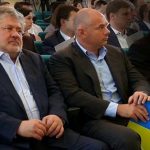 Друг днепровского олигарха просит вакцину от коронавируса у начальника МВД