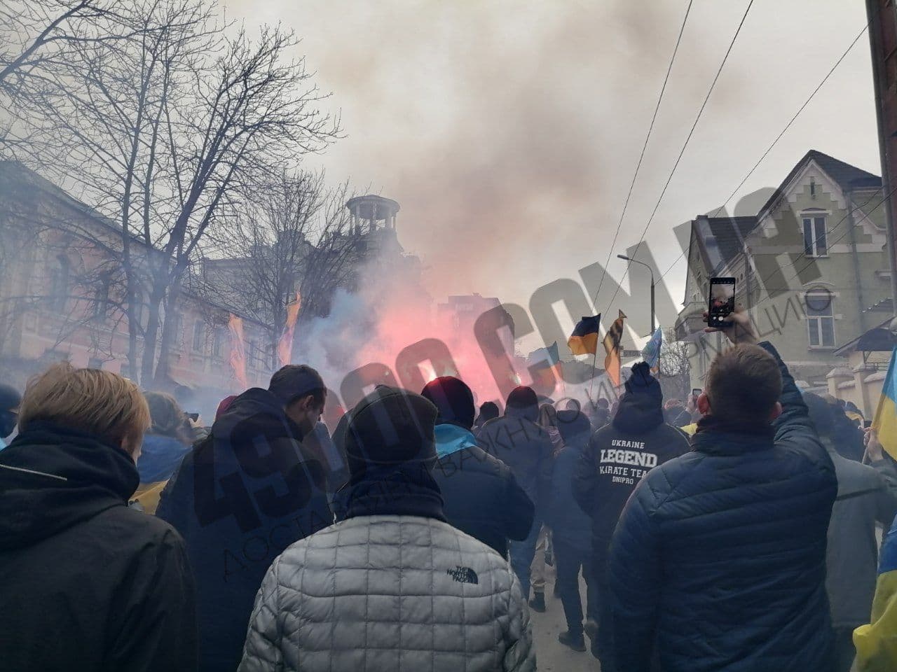 Футбольные фаны в Днепре вышли в поддержку единства Украины